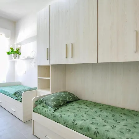 2 Bedroom Stunning In Apartment *