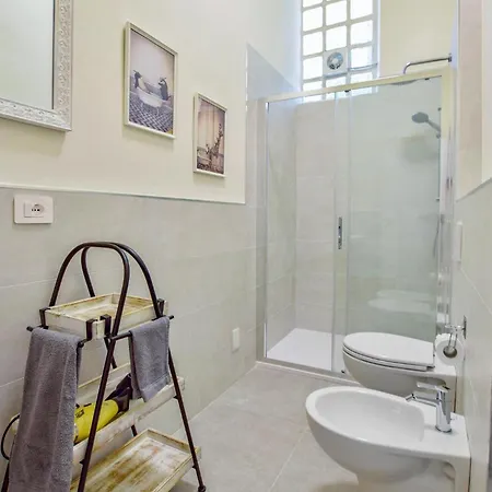 Apartment 2 Bedroom Stunning In *