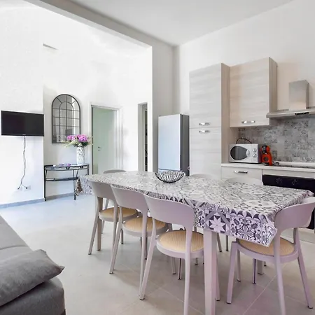 2 Bedroom Stunning In *